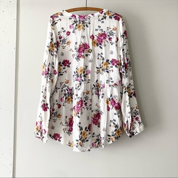 Torrid Floral Challis Button Blouse 1X - Picture 4 of 6